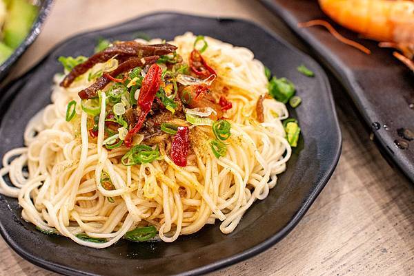 【永和美食】大船．百元海鮮燒烤-平民價格、餐廳環境，樂華夜市裡舒適又美味的海鮮料理餐廳