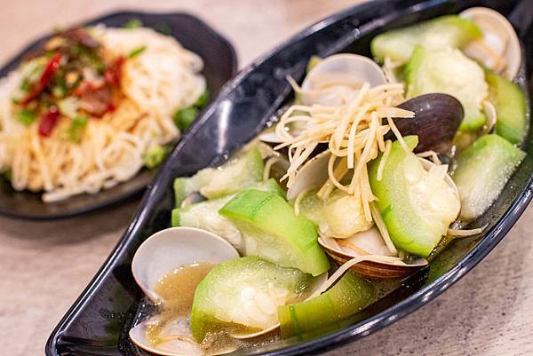 【永和美食】大船．百元海鮮燒烤-平民價格、餐廳環境，樂華夜市裡舒適又美味的海鮮料理餐廳