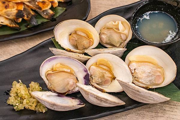 【永和美食】大船．百元海鮮燒烤-平民價格、餐廳環境，樂華夜市裡舒適又美味的海鮮料理餐廳