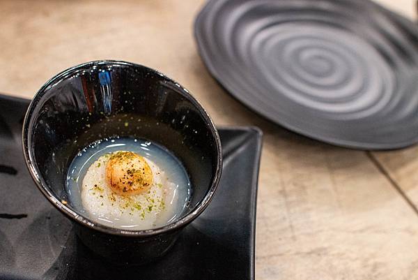 【永和美食】大船．百元海鮮燒烤-平民價格、餐廳環境，樂華夜市裡舒適又美味的海鮮料理餐廳