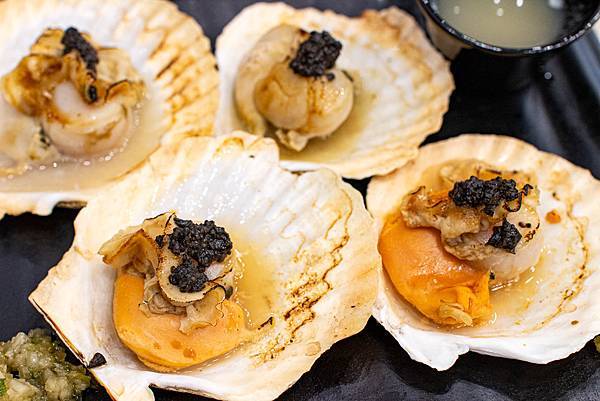 【永和美食】大船．百元海鮮燒烤-平民價格、餐廳環境，樂華夜市裡舒適又美味的海鮮料理餐廳