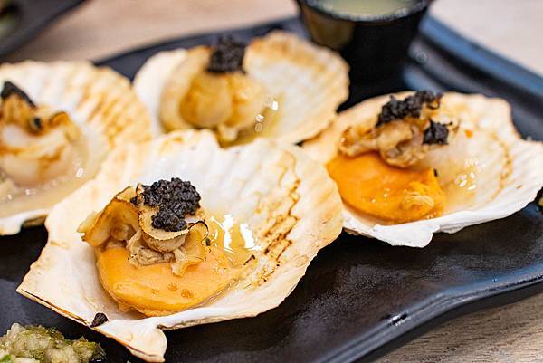 【永和美食】大船．百元海鮮燒烤-平民價格、餐廳環境，樂華夜市裡舒適又美味的海鮮料理餐廳