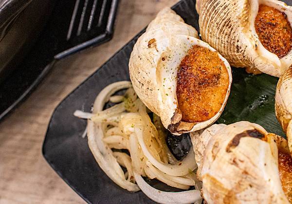 【永和美食】大船．百元海鮮燒烤-平民價格、餐廳環境，樂華夜市裡舒適又美味的海鮮料理餐廳