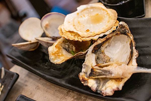 【永和美食】大船．百元海鮮燒烤-平民價格、餐廳環境，樂華夜市裡舒適又美味的海鮮料理餐廳