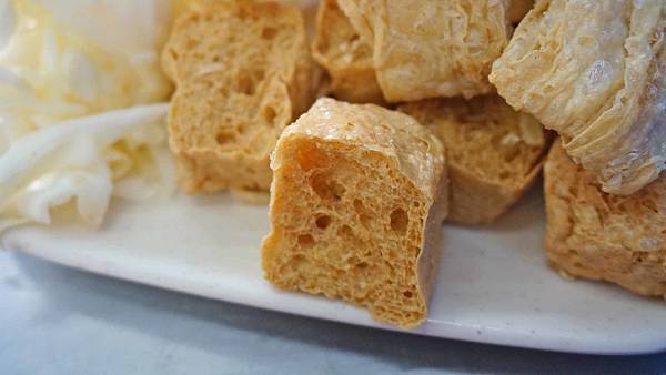 【台北美食】臭味相同脆皮臭豆腐-酥酥脆脆可以自己調醬料的美味路邊攤