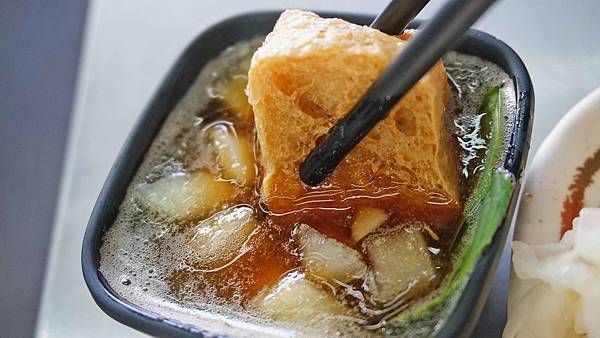 【台北美食】臭味相同脆皮臭豆腐-酥酥脆脆可以自己調醬料的美味路邊攤