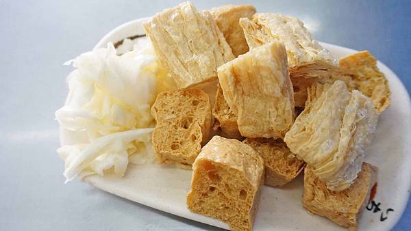 【台北美食】臭味相同脆皮臭豆腐-酥酥脆脆可以自己調醬料的美味路邊攤