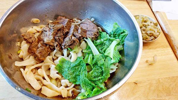 【台北美食】雙和盛麵餃館1987-隱藏在巷弄裡CP值爆表的超大份量美食 【台北美食】雙和盛麵餃館1987-隱藏在巷弄裡CP值爆表的超大份量美食