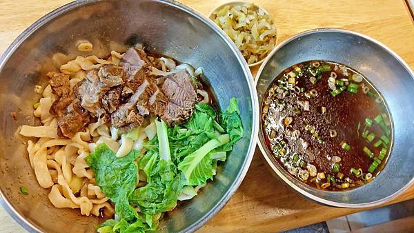 【台北美食】雙和盛麵餃館1987-隱藏在巷弄裡CP值爆表的超大份量美食 【台北美食】雙和盛麵餃館1987-隱藏在巷弄裡CP值爆表的超大份量美食