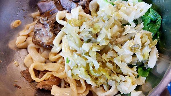 【台北美食】雙和盛麵餃館1987-隱藏在巷弄裡CP值爆表的超大份量美食