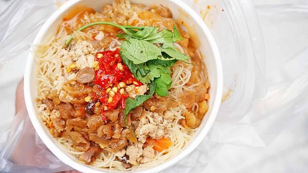【台北美食】兄弟麵線-中午用餐時間大排長龍的路邊攤美食小吃 【台北美食】兄弟麵線-中午用餐時間大排長龍的路邊攤美食小吃