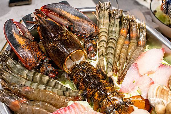 【台中美食】8德司創意餐館-巨無霸超豪華澎拜龍蝦火鍋，火鍋、義麵多種選擇一次滿足