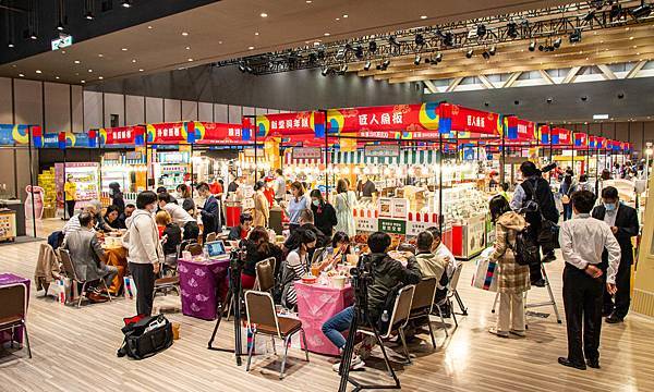 限時限量，買一送一！2020京畿道韓國商品展，超過百樣韓國商品一應俱全，更有地獄奶奶金守美系列商品等多樣商品首次登台～！新光三越A11館6樓