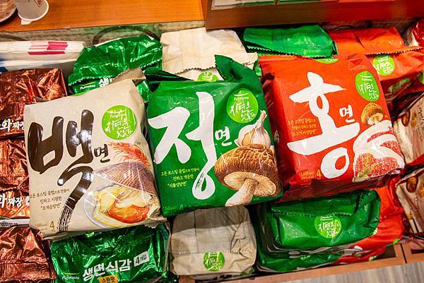 限時限量，買一送一！2020京畿道韓國商品展，超過百樣韓國商品一應俱全，更有地獄奶奶金守美系列商品等多樣商品首次登台～！新光三越A11館6樓