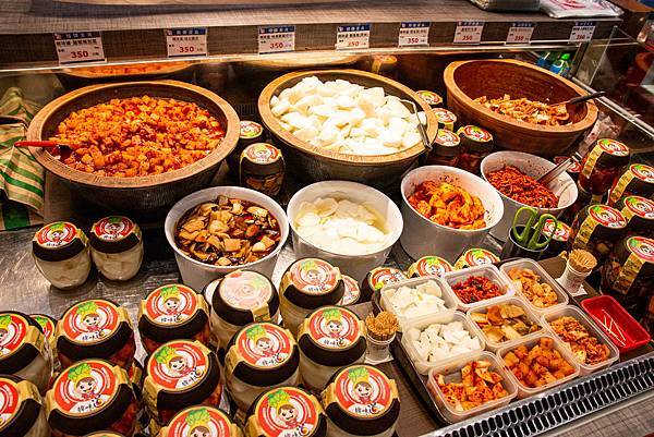 限時限量，買一送一！2020京畿道韓國商品展，超過百樣韓國商品一應俱全，更有地獄奶奶金守美系列商品等多樣商品首次登台～！新光三越A11館6樓