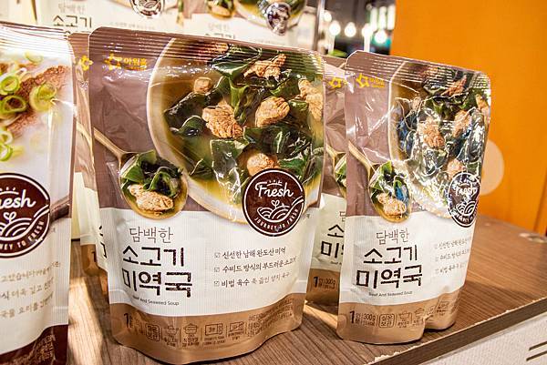 限時限量，買一送一！2020京畿道韓國商品展，超過百樣韓國商品一應俱全，更有地獄奶奶金守美系列商品等多樣商品首次登台～！新光三越A11館6樓