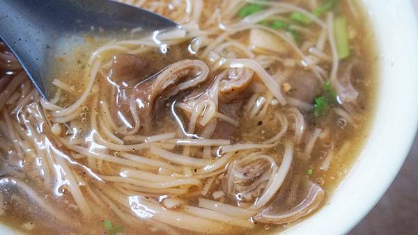 【台北美食】阿弟仔大腸麵線-平價又大份量的清爽型麵線美食