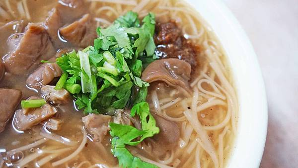 【台北美食】阿弟仔大腸麵線-平價又大份量的清爽型麵線美食