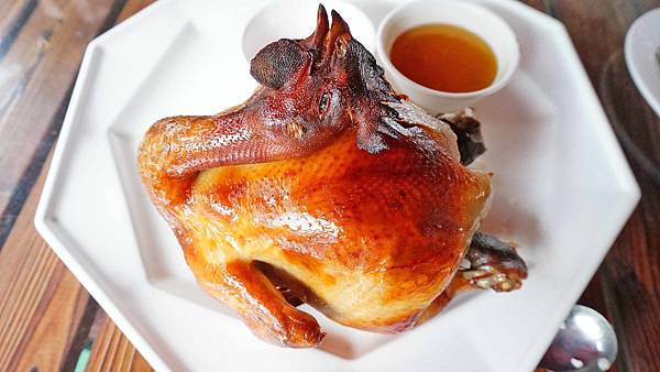 【八里美食】左岸甕仔雞-皮脆內嫩不乾柴又下飯的美味烤雞 【八里美食】左岸甕仔雞-皮脆內嫩不乾柴又下飯的美味烤雞