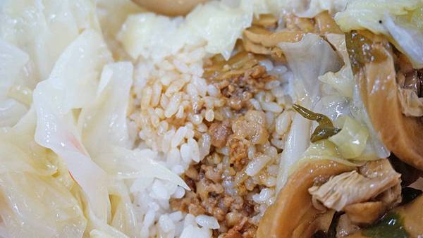 【台北美食】吃口味豬腳飯-不到晚上6點就賣光光的爆人氣豬腳店