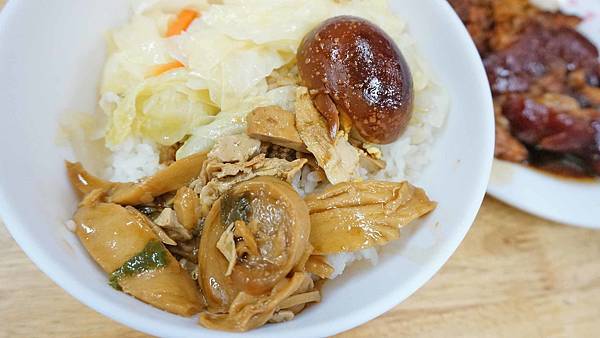 【台北美食】吃口味豬腳飯-不到晚上6點就賣光光的爆人氣豬腳店