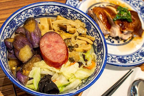 【三重美食】豐雞號-軟嫩不乾柴豐富美味的港式油雞飯美食 【三重美食】豐雞號-軟嫩不乾柴豐富美味的港式油雞飯美食