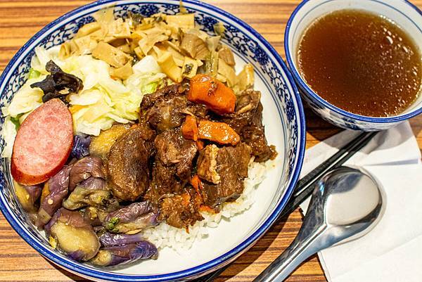 【三重美食】豐雞號-軟嫩不乾柴豐富美味的港式油雞飯美食 【三重美食】豐雞號-軟嫩不乾柴豐富美味的港式油雞飯美食