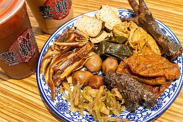 【三重美食】豐雞號-軟嫩不乾柴豐富美味的港式油雞飯美食 【三重美食】豐雞號-軟嫩不乾柴豐富美味的港式油雞飯美食