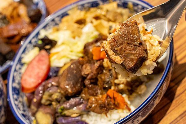 【三重美食】豐雞號-軟嫩不乾柴豐富美味的港式油雞飯美食 【三重美食】豐雞號-軟嫩不乾柴豐富美味的港式油雞飯美食