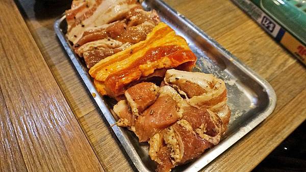 【台北美食】玖佰號烤豬五花專門店-CP值爆表!只要220元就能吃到四種不同口味的韓式烤肉 【台北美食】玖佰號烤豬五花專門店-CP值爆表!只要220元就能吃到四種不同口味的韓式烤肉