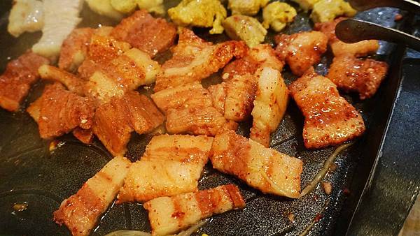 【台北美食】玖佰號烤豬五花專門店-CP值爆表!只要220元就能吃到四種不同口味的韓式烤肉 【台北美食】玖佰號烤豬五花專門店-CP值爆表!只要220元就能吃到四種不同口味的韓式烤肉