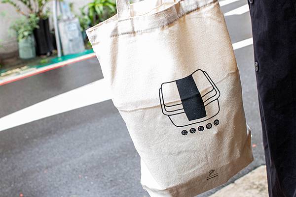 【台北美食】蜂鳥食堂-限時限量！只有這才能吃到松露做成的勃根地松露烤雞便當