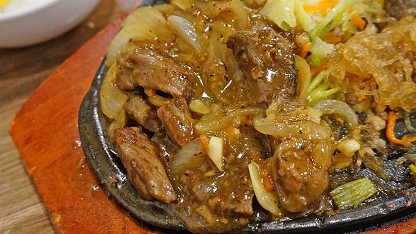 【台北美食】大佬牛牛排館-美味的台式牛排商業午餐只要100元! 【台北美食】大佬牛牛排館-美味的台式牛排商業午餐只要100元!