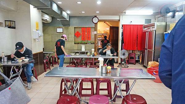 【台北美食】勝記油飯-美味度爆表!只要20元就能吃到的超美味銅板小吃 【台北美食】勝記油飯-美味度爆表!只要20元就能吃到的超美味銅板小吃