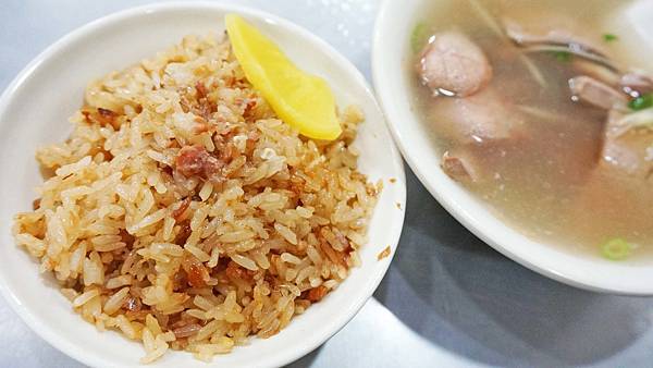 【台北美食】勝記油飯-美味度爆表!只要20元就能吃到的超美味銅板小吃 【台北美食】勝記油飯-美味度爆表!只要20元就能吃到的超美味銅板小吃