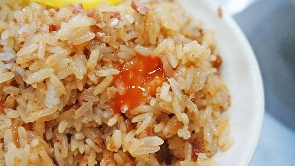 【台北美食】勝記油飯-美味度爆表!只要20元就能吃到的超美味銅板小吃 【台北美食】勝記油飯-美味度爆表!只要20元就能吃到的超美味銅板小吃