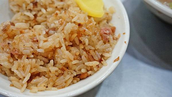【台北美食】勝記油飯-美味度爆表!只要20元就能吃到的超美味銅板小吃 【台北美食】勝記油飯-美味度爆表!只要20元就能吃到的超美味銅板小吃