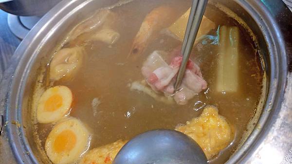 【台北美食】OMMA壽喜燒/串·鍋物專門店-全台北最便宜的火鍋店!只要100元就能吃到 【台北美食】OMMA壽喜燒/串·鍋物專門店-全台北最便宜的火鍋店!只要100元就能吃到