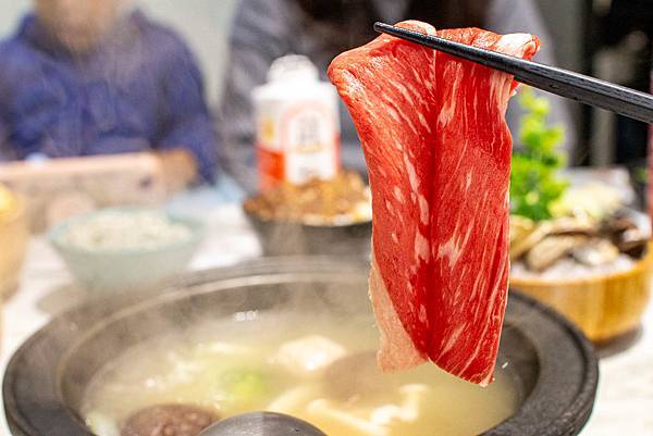 【桃園美食】嗑肉石鍋-什麼!?和牛龍蝦火鍋只要599元就能吃到!CP值爆高的火鍋店 【桃園美食】嗑肉石鍋-什麼!?和牛龍蝦火鍋只要599元就能吃到!CP值爆高的火鍋店