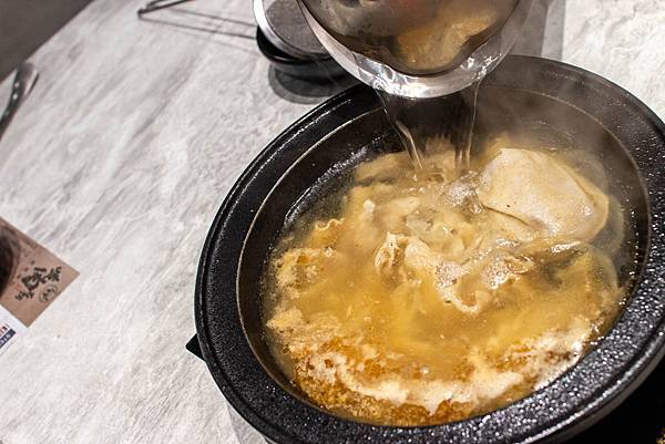 【桃園美食】嗑肉石鍋-什麼!?和牛龍蝦火鍋只要599元就能吃到!CP值爆高的火鍋店 【桃園美食】嗑肉石鍋-什麼!?和牛龍蝦火鍋只要599元就能吃到!CP值爆高的火鍋店