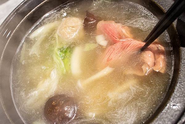 【桃園美食】嗑肉石鍋-什麼!?和牛龍蝦火鍋只要599元就能吃到!CP值爆高的火鍋店 【桃園美食】嗑肉石鍋-什麼!?和牛龍蝦火鍋只要599元就能吃到!CP值爆高的火鍋店