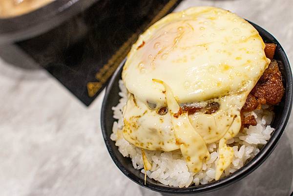 【桃園美食】嗑肉石鍋-什麼!?和牛龍蝦火鍋只要599元就能吃到!CP值爆高的火鍋店 【桃園美食】嗑肉石鍋-什麼!?和牛龍蝦火鍋只要599元就能吃到!CP值爆高的火鍋店