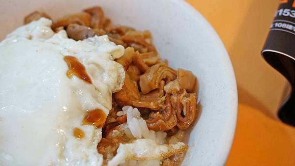 【台北美食】大腸滷肉飯-隱藏在大樓裡的隱藏版美食 【台北美食】大腸滷肉飯-隱藏在大樓裡的隱藏版美食