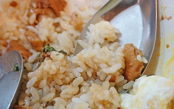 【台北美食】大腸滷肉飯-隱藏在大樓裡的隱藏版美食 【台北美食】大腸滷肉飯-隱藏在大樓裡的隱藏版美食