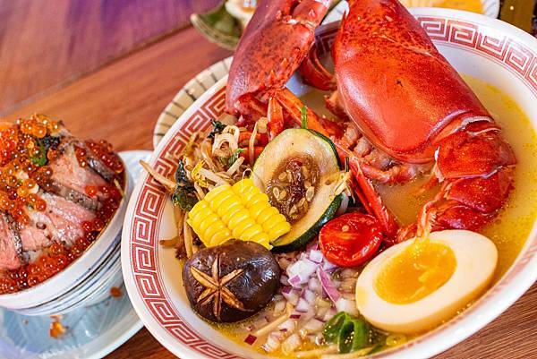 【桃園美食】織田信長-史上最浮誇！新鮮活波士頓龍蝦拉麵與松露海鮮粥！