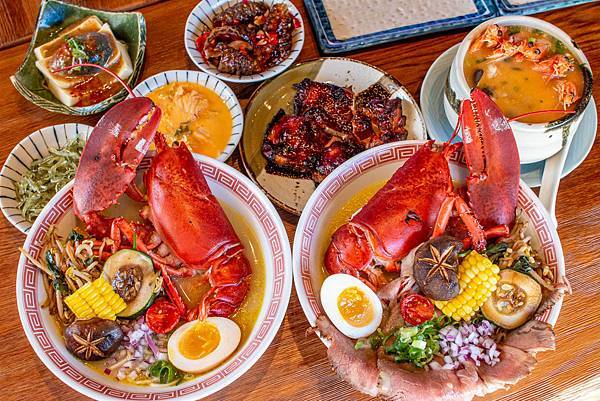 【桃園美食】織田信長-史上最浮誇!新鮮活波士頓龍蝦拉麵與松露海鮮粥! 【桃園美食】織田信長-史上最浮誇!新鮮活波士頓龍蝦拉麵與松露海鮮粥!