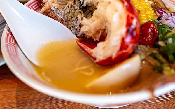 【桃園美食】織田信長-史上最浮誇！新鮮活波士頓龍蝦拉麵與松露海鮮粥！