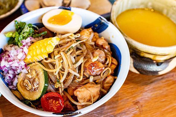 【桃園美食】織田信長-史上最浮誇！新鮮活波士頓龍蝦拉麵與松露海鮮粥！