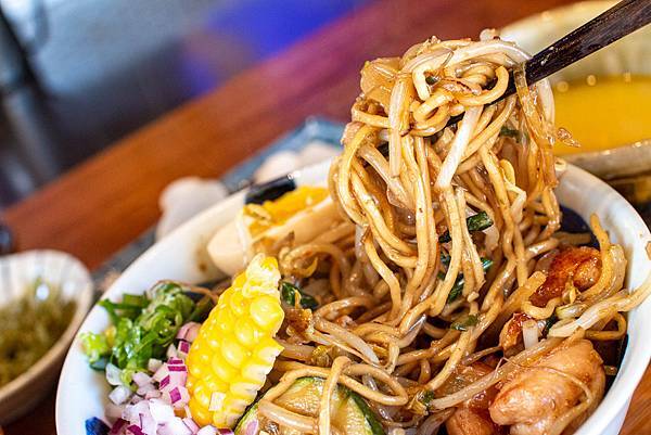 【桃園美食】織田信長-史上最浮誇！新鮮活波士頓龍蝦拉麵與松露海鮮粥！