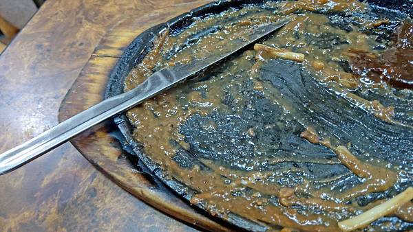 【台北美食】牛王子牛排攤-CP值爆高！只要１４０元就能吃到美味的原肉牛排